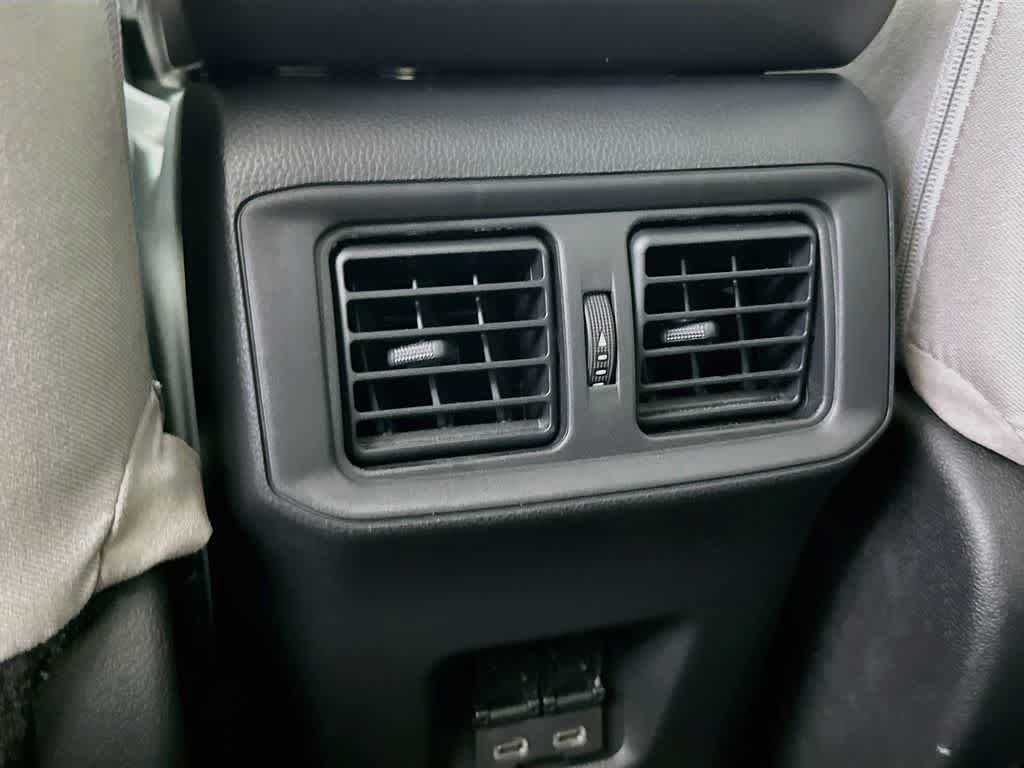 Toyota RAV4 XLE 2025