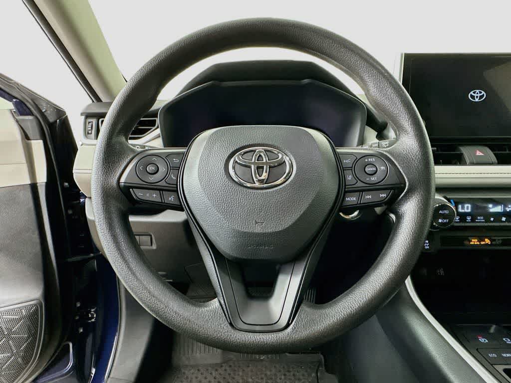 Toyota RAV4 XLE 2025