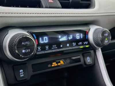 Toyota RAV4 XLE 2025