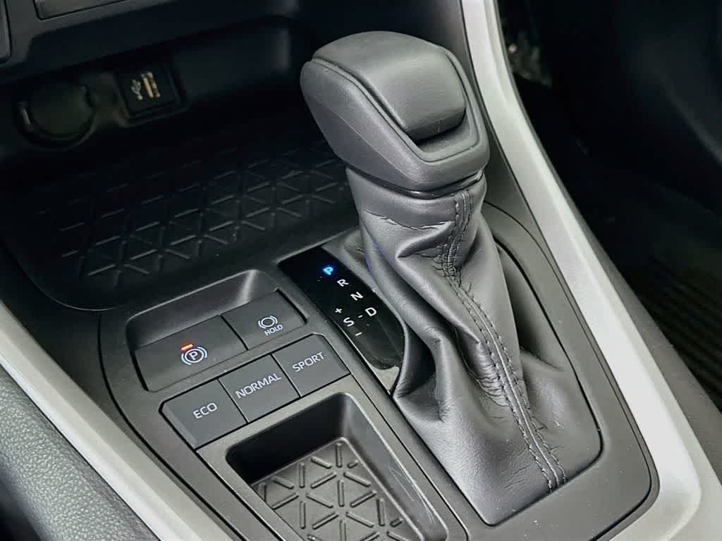 Toyota RAV4 XLE 2025