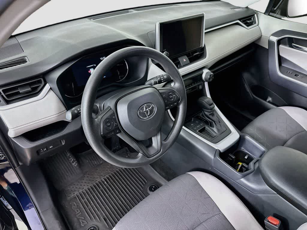 Toyota RAV4 XLE 2025