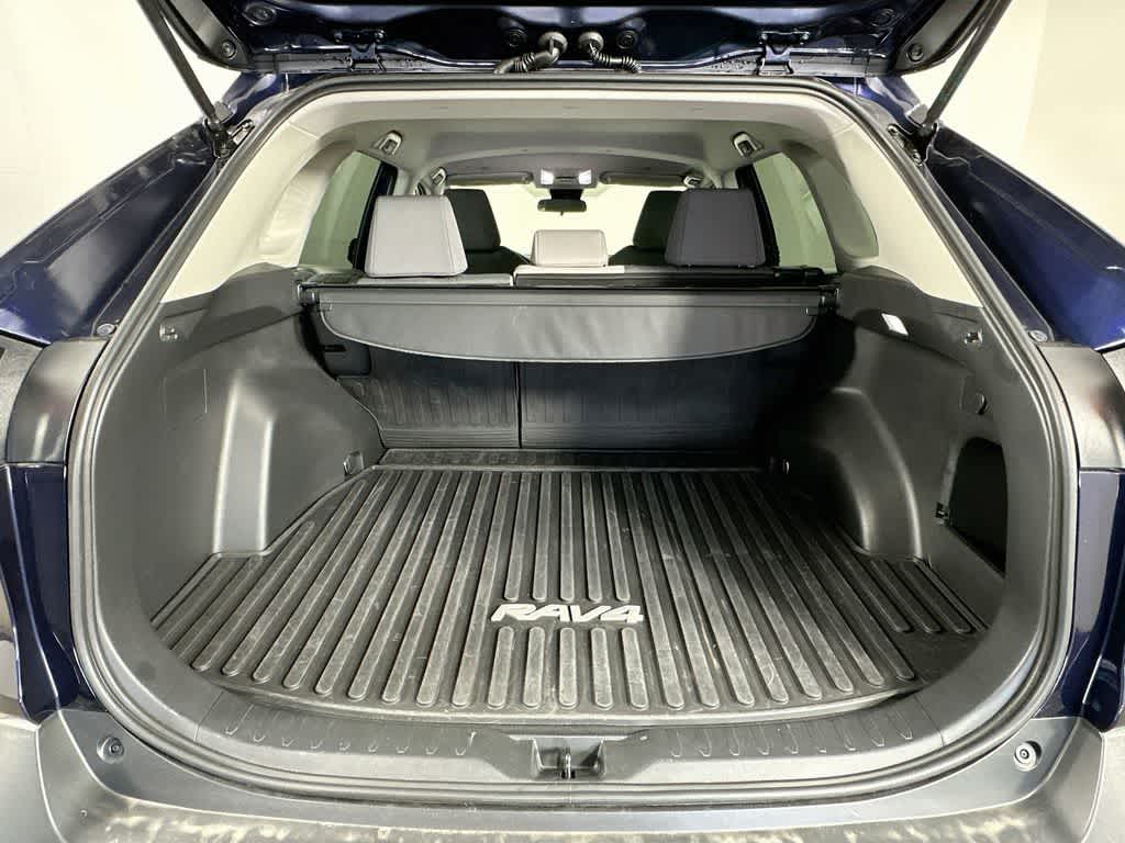 Toyota RAV4 XLE 2025