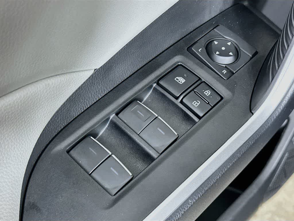 Toyota RAV4 XLE 2025