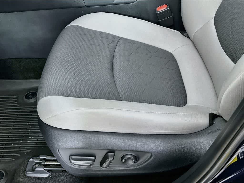 Toyota RAV4 XLE 2025