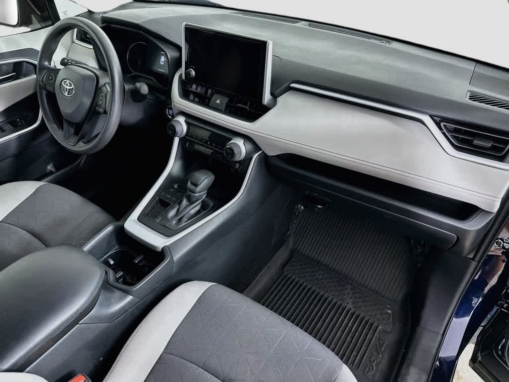 Toyota RAV4 XLE 2025