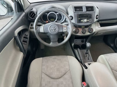 Toyota RAV4 Base 2010