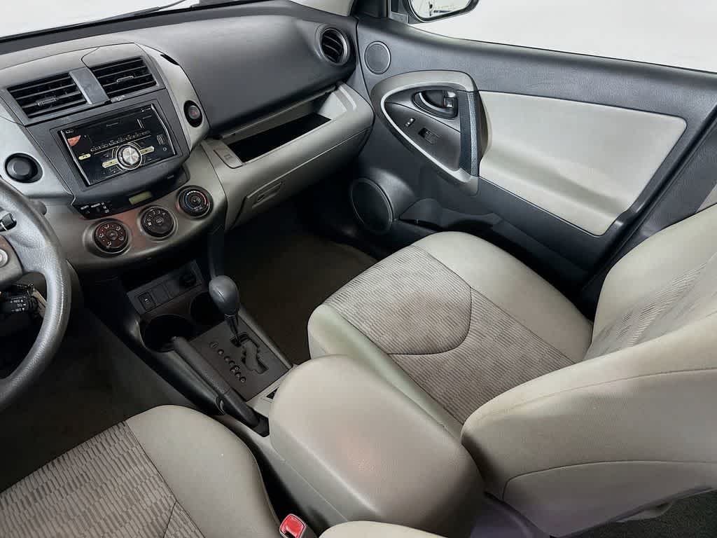 Toyota RAV4 Base 2010