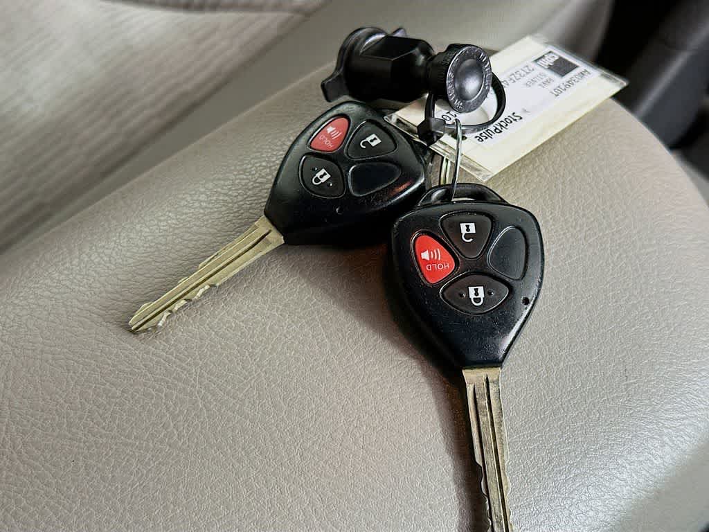 Toyota RAV4 Base 2010