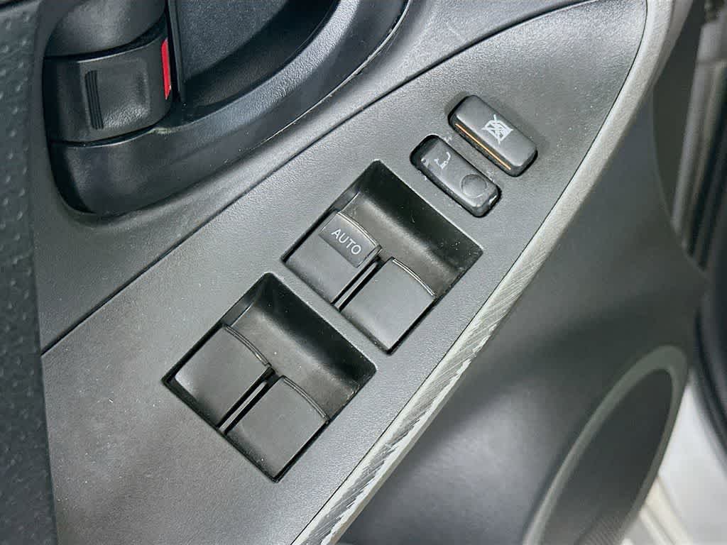 Toyota RAV4 Base 2010