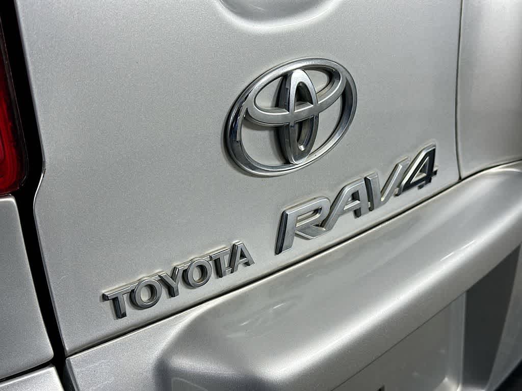 Toyota RAV4 Base 2010