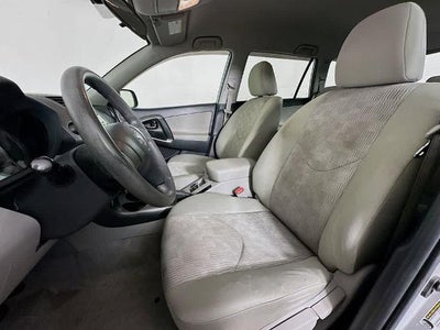 Toyota RAV4 Base 2010
