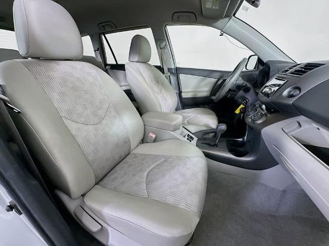 Toyota RAV4 Base 2010