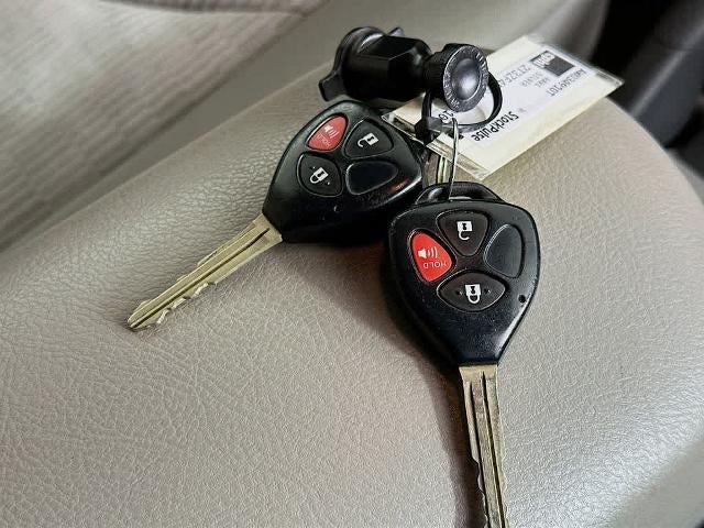 Toyota RAV4 Base 2010