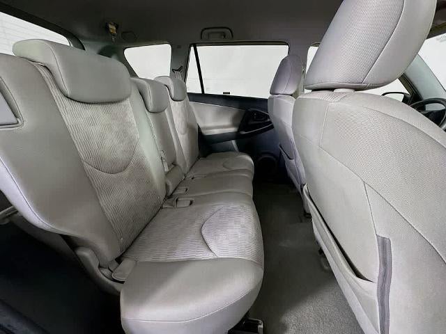 Toyota RAV4 Base 2010