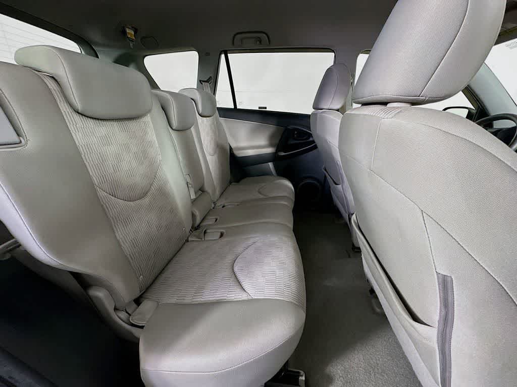 Toyota RAV4 Base 2010