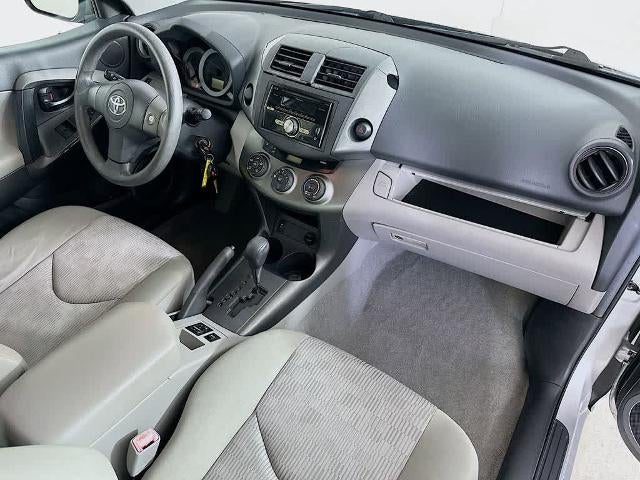 Toyota RAV4 Base 2010