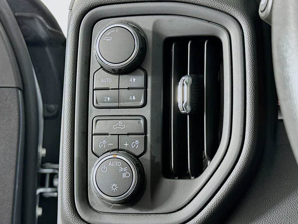 Chevrolet Silverado 1500 Custom Trail Boss 2024