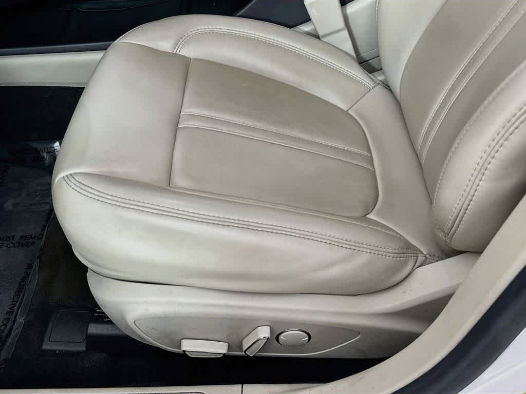 Lincoln MKZ Hybrid 2020, versión básica
