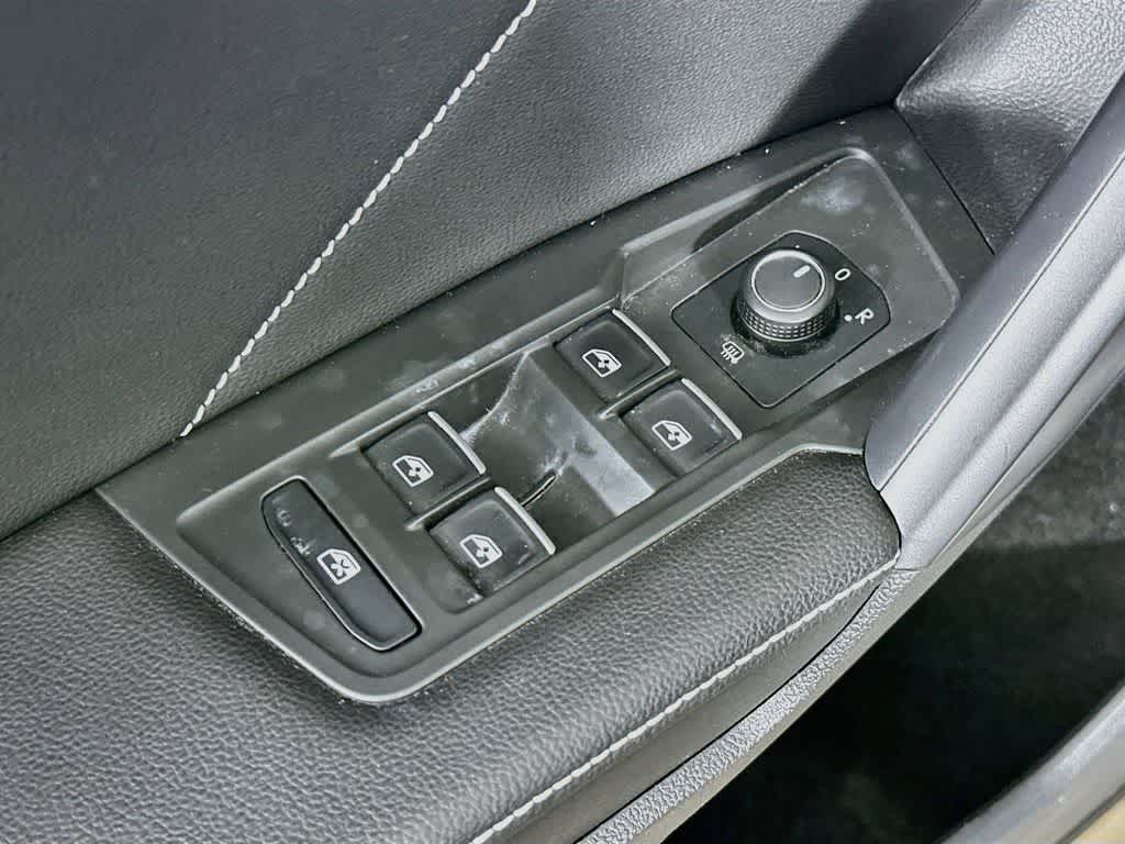 2023 Volkswagen Tiguan SE R-Line Negro