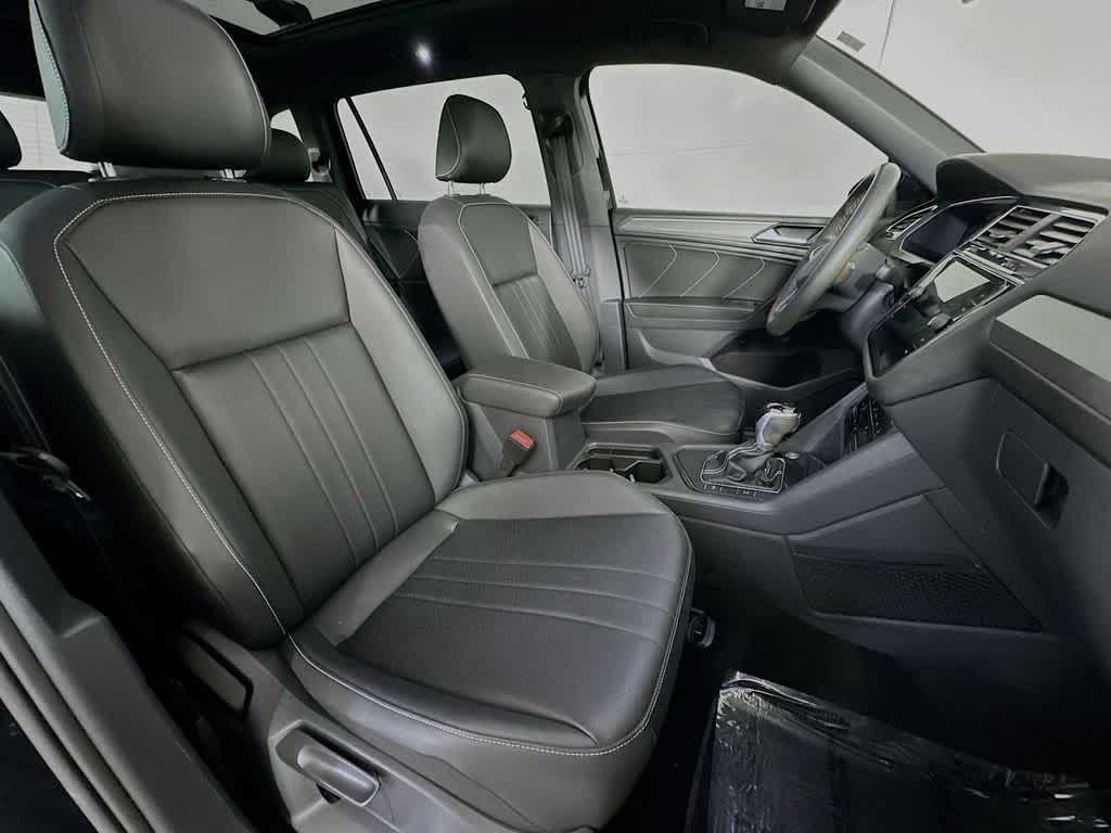 2023 Volkswagen Tiguan SE R-Line Negro