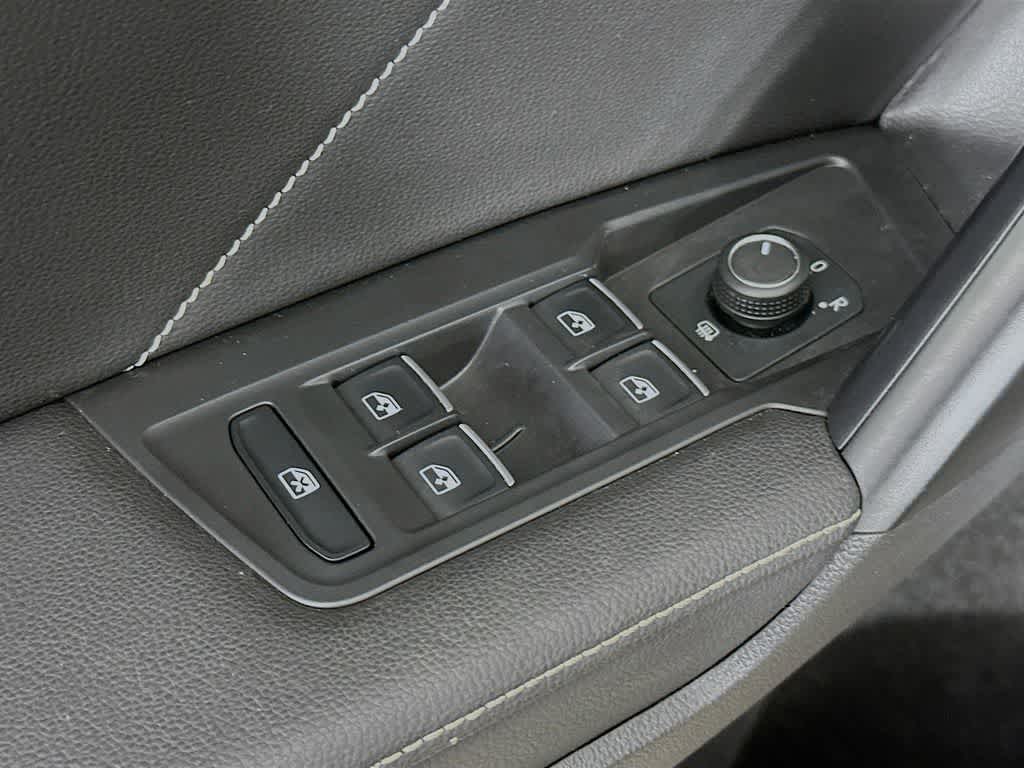 2023 Volkswagen Tiguan SE R-Line Negro