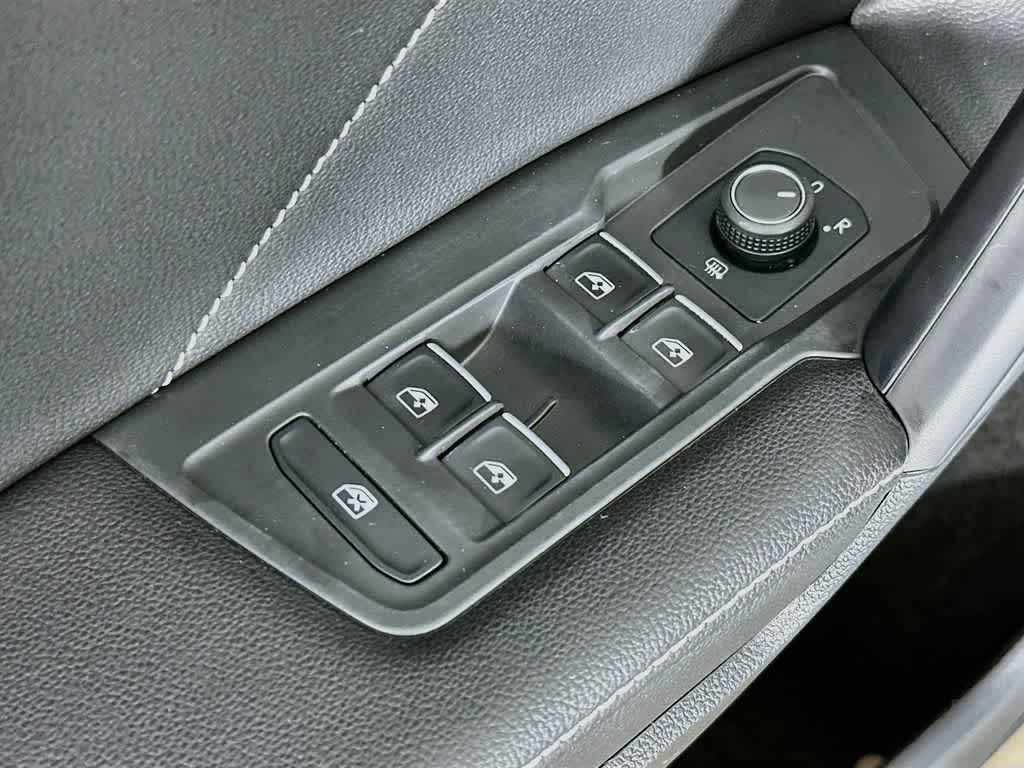 2023 Volkswagen Tiguan SE R-Line Negro