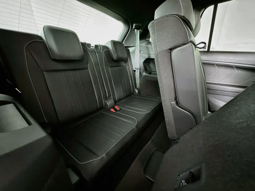 2023 Volkswagen Tiguan SE R-Line Negro