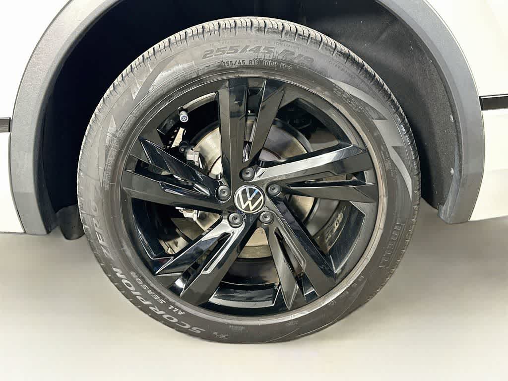 2023 Volkswagen Tiguan SE R-Line Negro