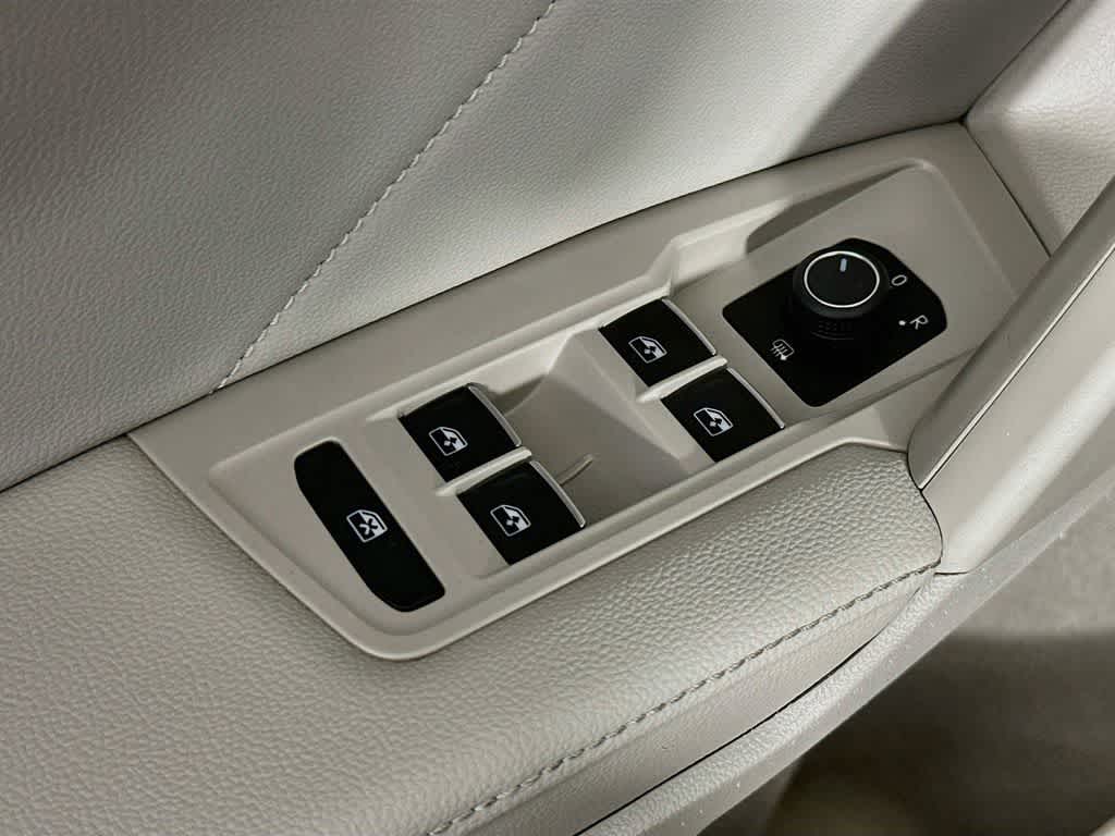 2023 Volkswagen Tiguan SE R-Line Negro