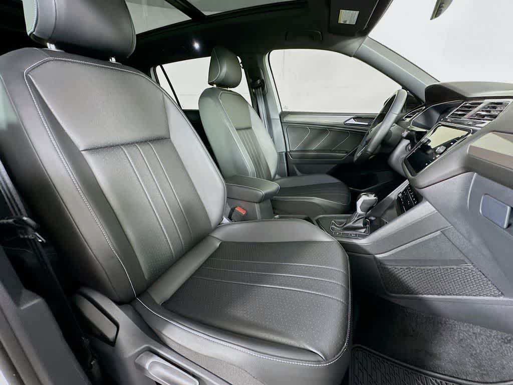 2023 Volkswagen Tiguan SE R-Line Negro