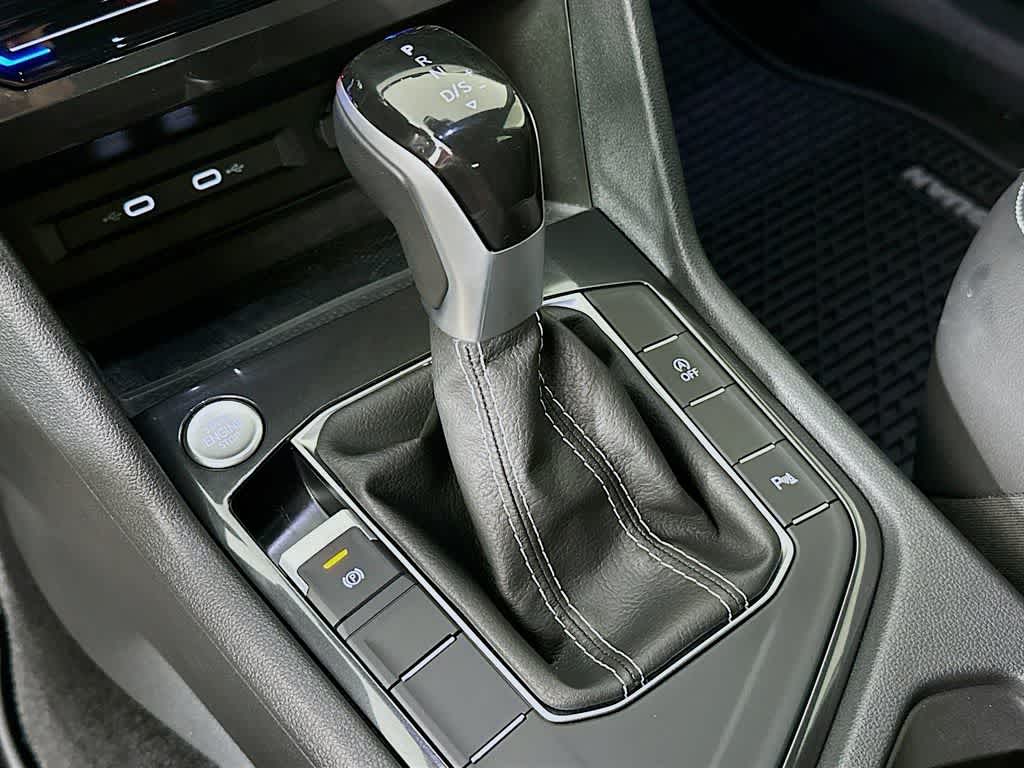 2023 Volkswagen Tiguan SE R-Line Negro