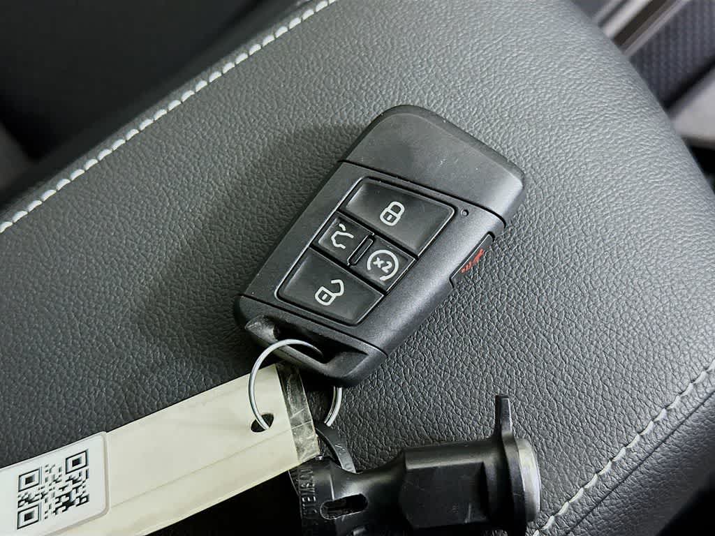 2023 Volkswagen Tiguan SE R-Line Negro