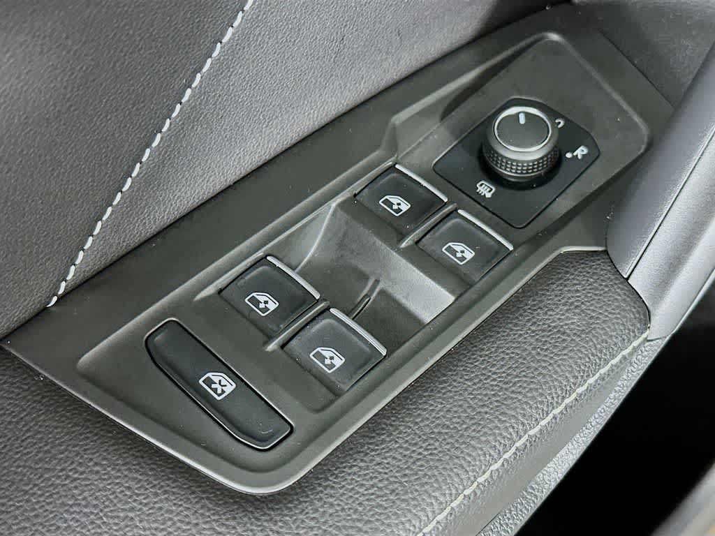 2023 Volkswagen Tiguan SE R-Line Negro
