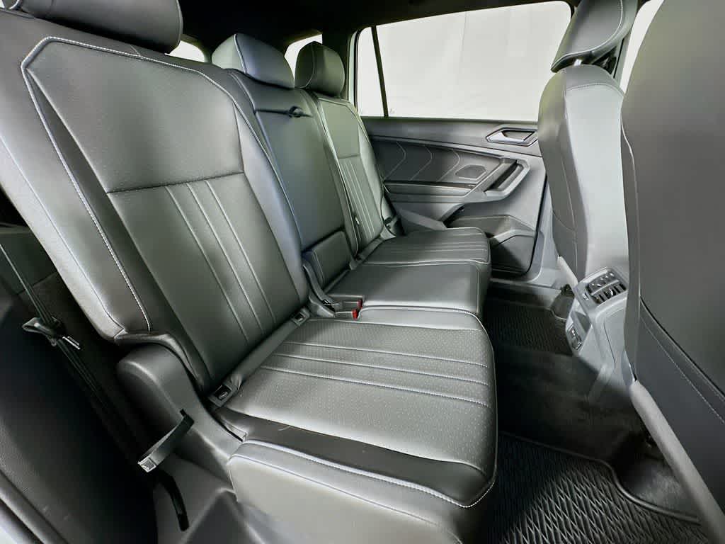 2023 Volkswagen Tiguan SE R-Line Negro