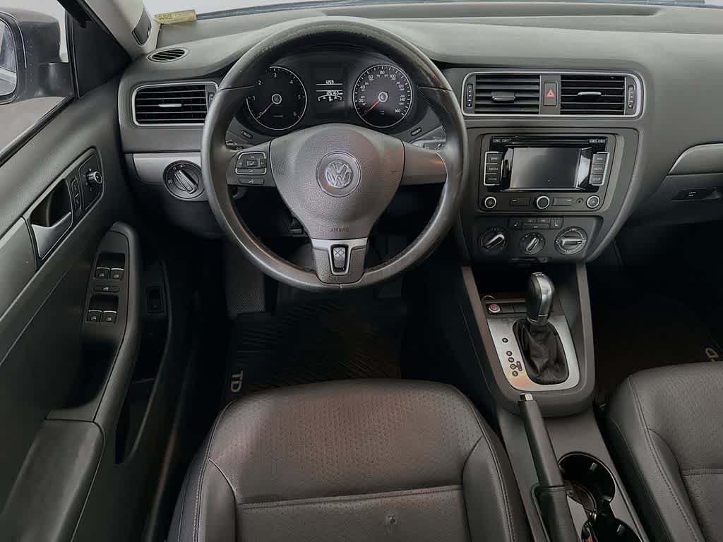 Volkswagen Jetta TDI de 2014 con paquete Premium y navegador