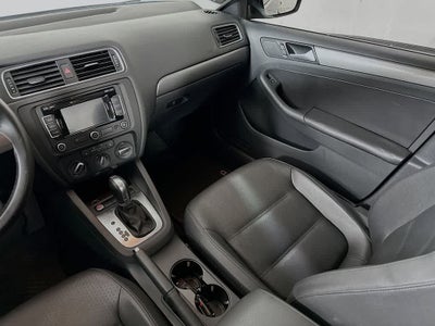 Volkswagen Jetta TDI de 2014 con paquete Premium y navegador