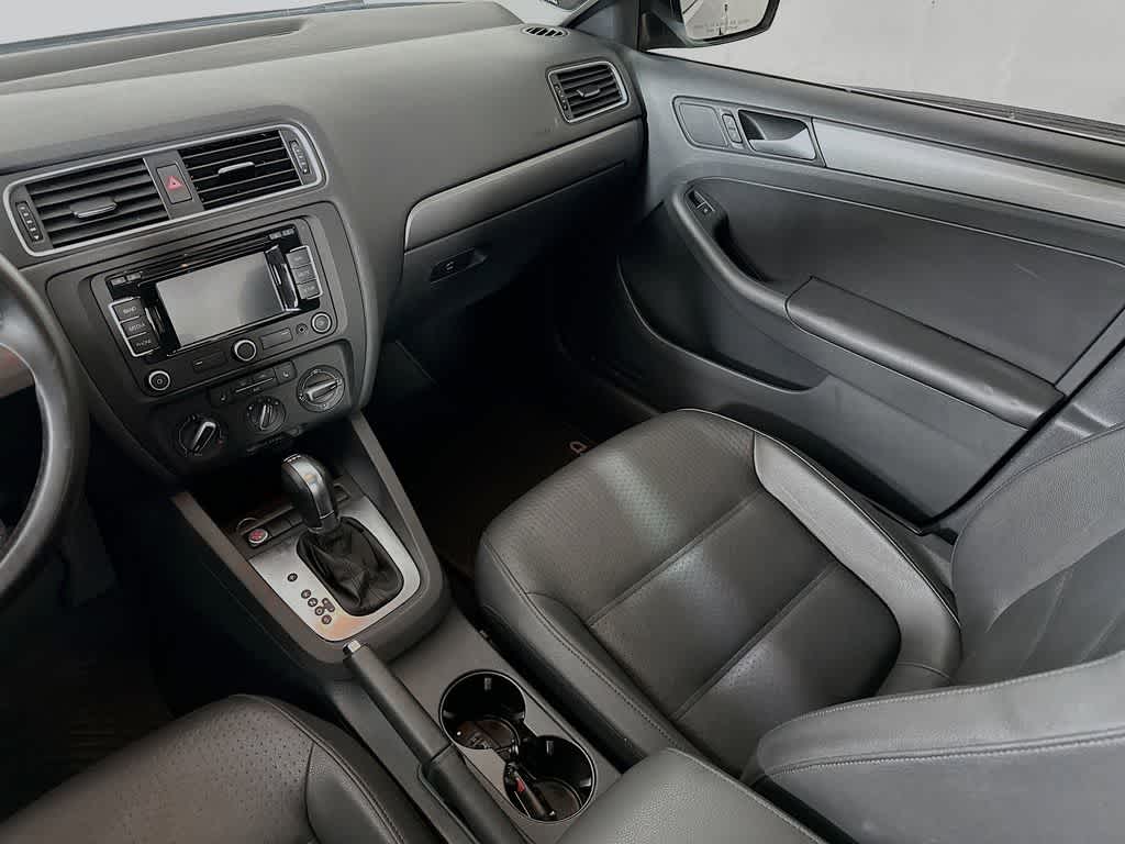 Volkswagen Jetta TDI de 2014 con paquete Premium y navegador