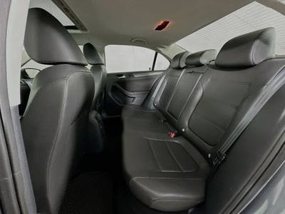 Volkswagen Jetta TDI de 2014 con paquete Premium y navegador