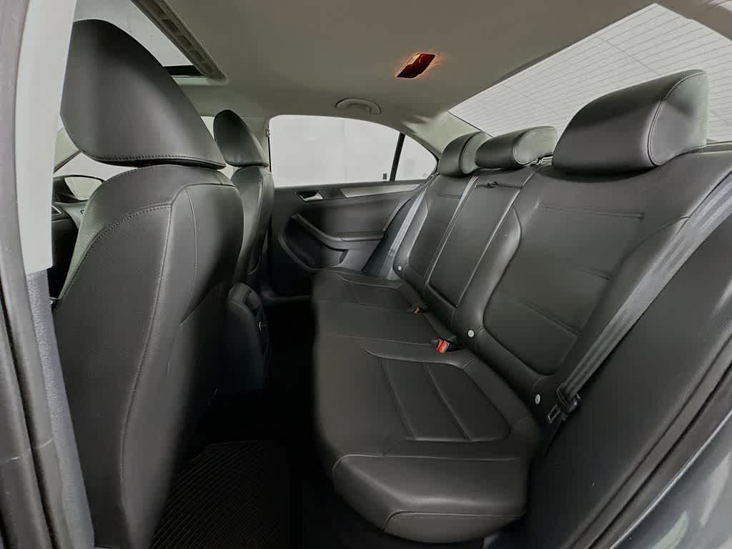 Volkswagen Jetta TDI de 2014 con paquete Premium y navegador