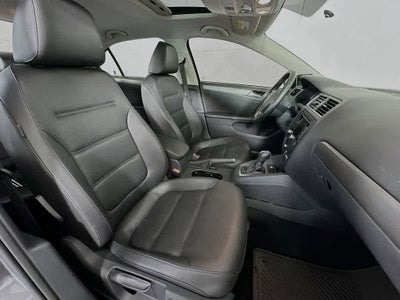 Volkswagen Jetta TDI de 2014 con paquete Premium y navegador