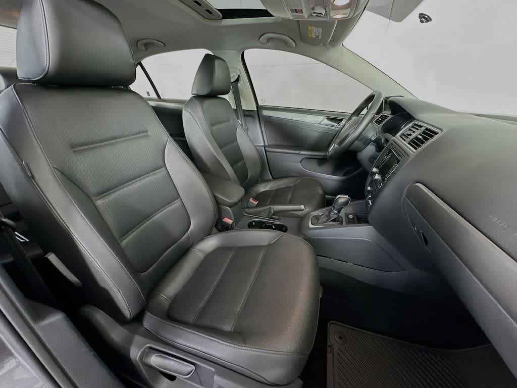 Volkswagen Jetta TDI de 2014 con paquete Premium y navegador