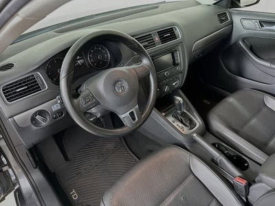Volkswagen Jetta TDI de 2014 con paquete Premium y navegador