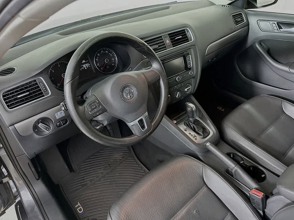 Volkswagen Jetta TDI de 2014 con paquete Premium y navegador
