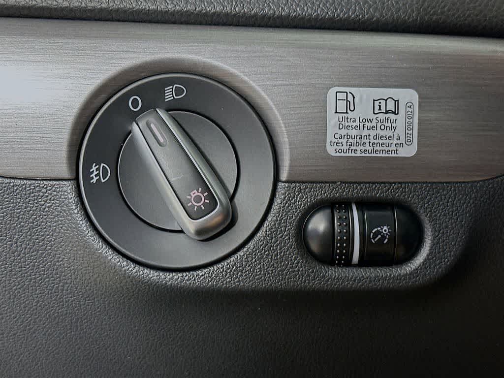 Volkswagen Jetta TDI de 2014 con paquete Premium y navegador