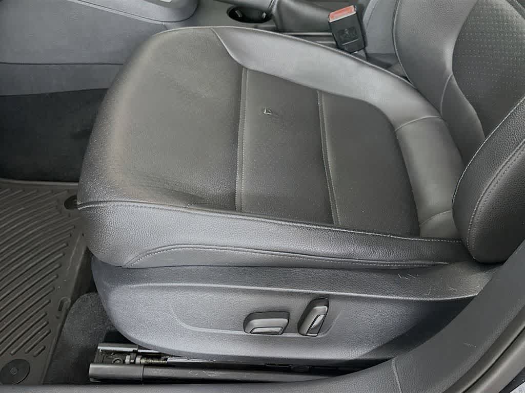 Volkswagen Jetta TDI de 2014 con paquete Premium y navegador