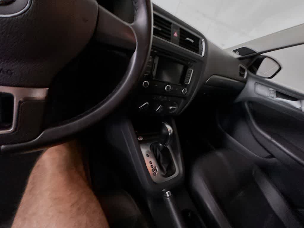 Volkswagen Jetta TDI de 2014 con paquete Premium y navegador