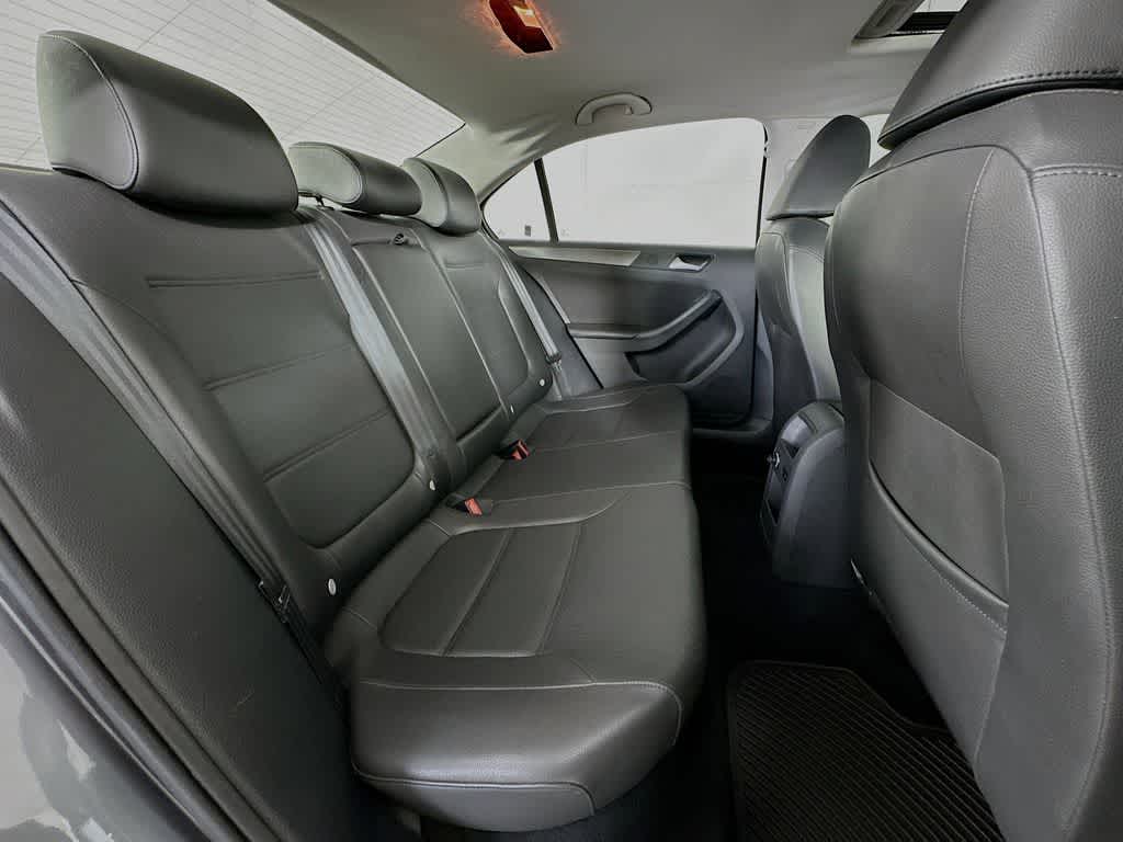 Volkswagen Jetta TDI de 2014 con paquete Premium y navegador