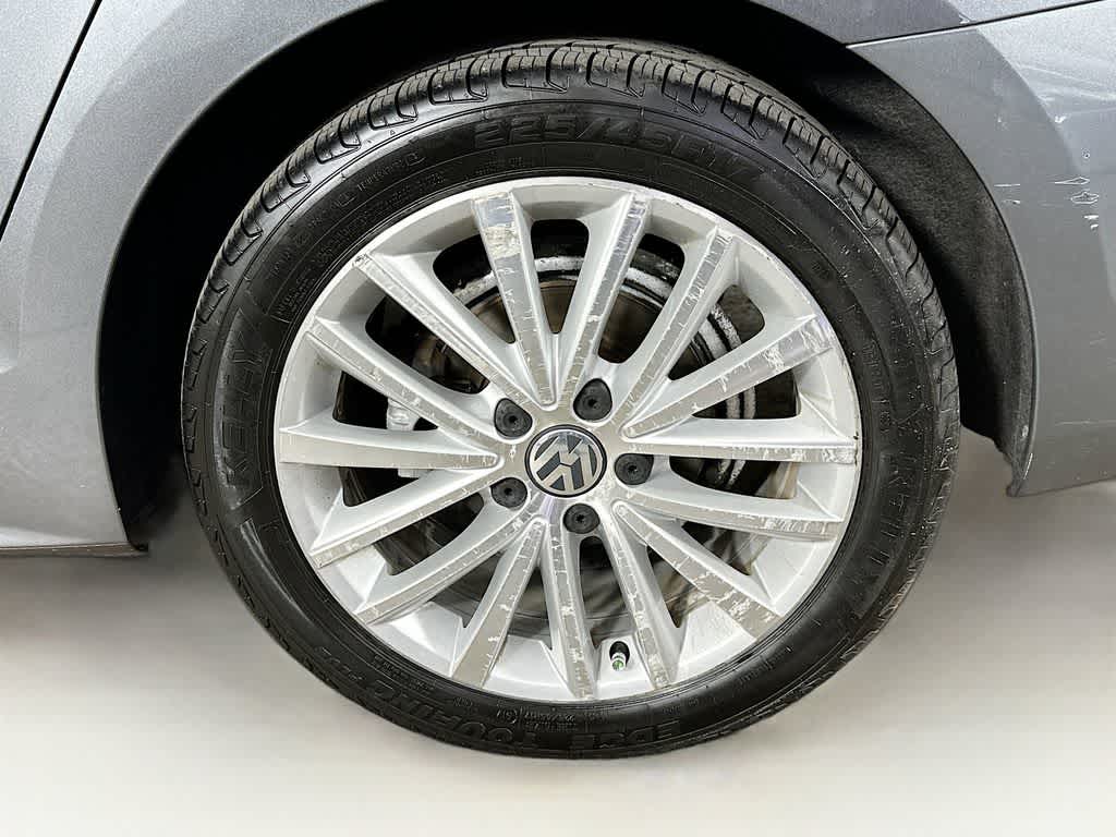 Volkswagen Jetta TDI de 2014 con paquete Premium y navegador