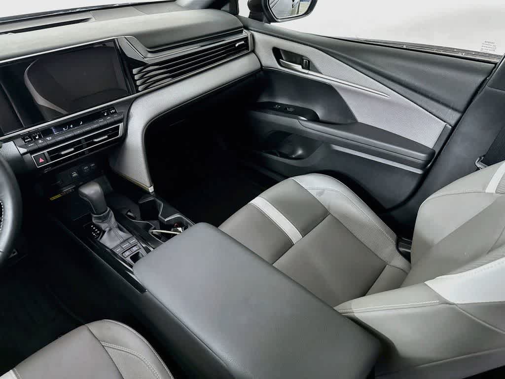 Toyota Camry SE 2025