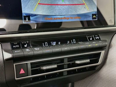 Toyota Camry SE 2025